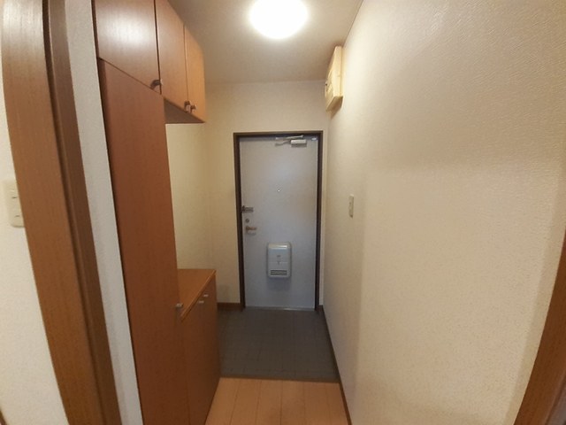 ブランドール板原 玄関