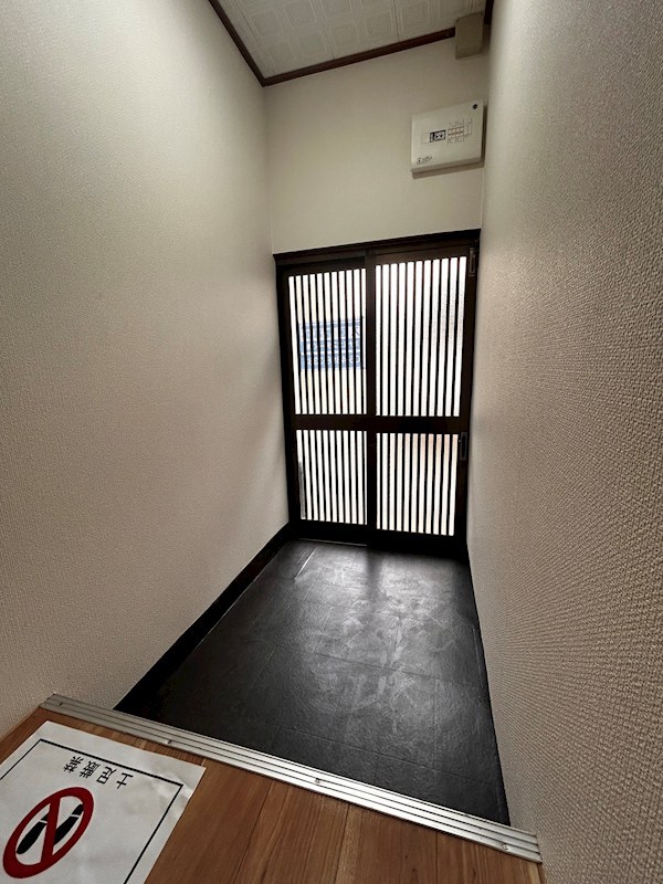 井上貸家橋本町 玄関