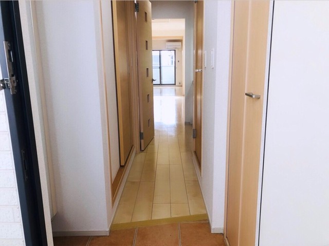 メゾン中田出井 玄関