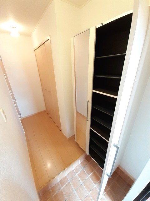 メゾン甲安 玄関