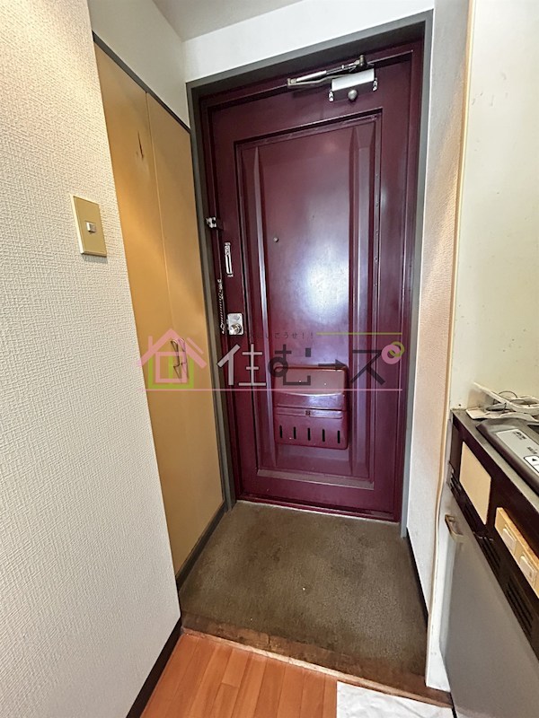 シロハイヌ千代崎 玄関