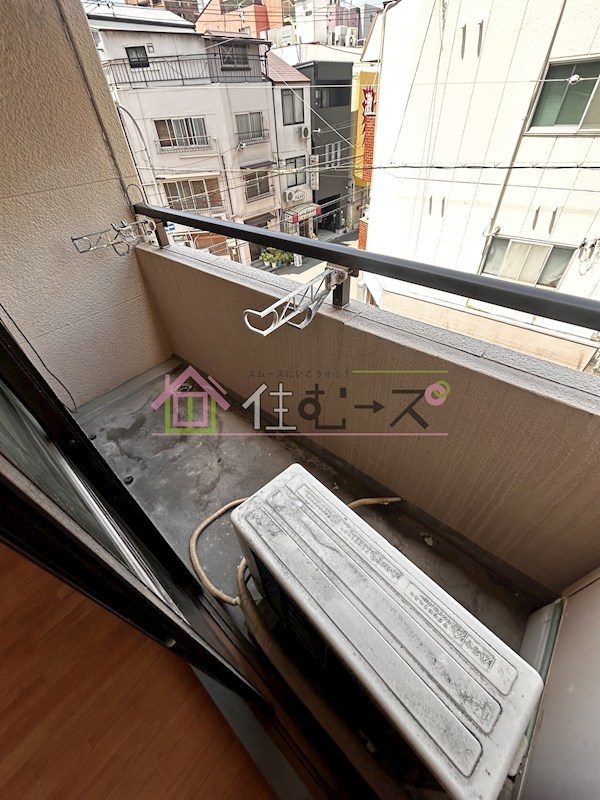 シロハイヌ千代崎 ベランダ