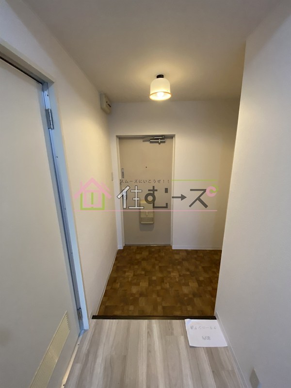 シティ岸里 玄関