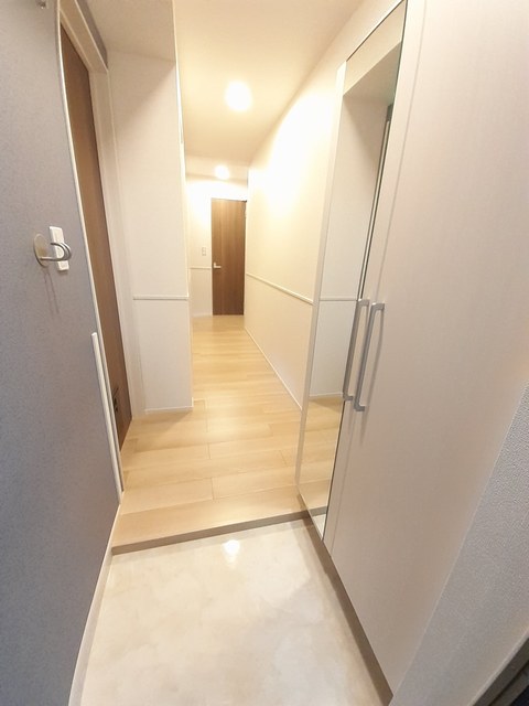 フォンターナ小松里 玄関