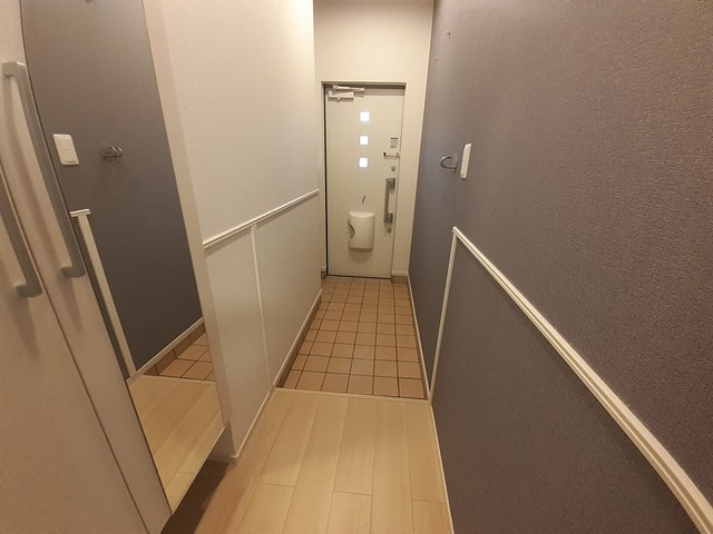 イーストビレッジ 玄関