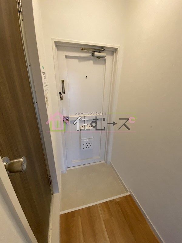 昭和町ホワイトハイツ 玄関