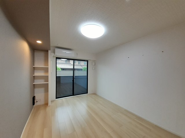 シャルモン深野　Ｅａｓｔ リビング