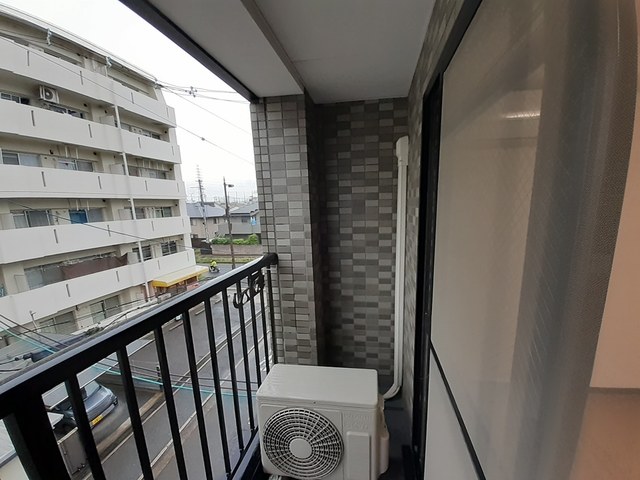 ワイエムカリヤ ベランダ