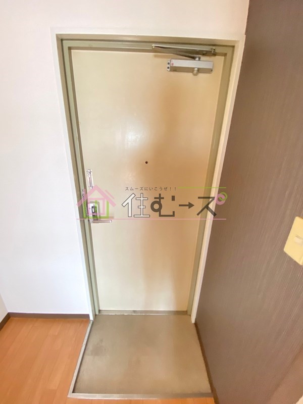 SKハイツ照ケ丘 玄関