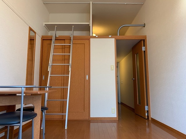 レオパレスエルフ仁川 ベッドルーム