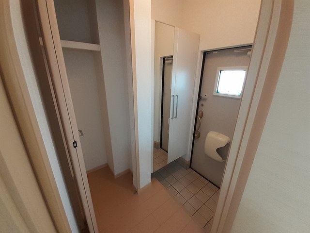 レジデンス　丸一 玄関