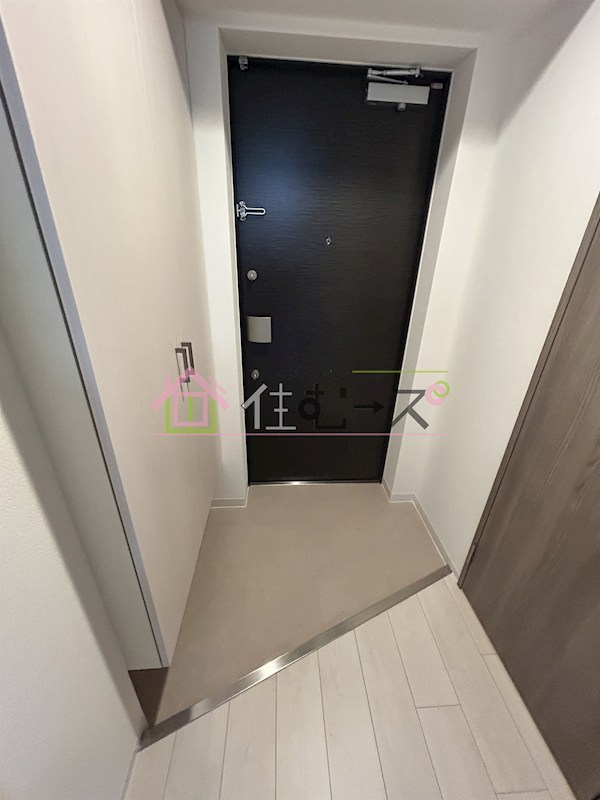 ワールドアイ大阪West Gate 玄関