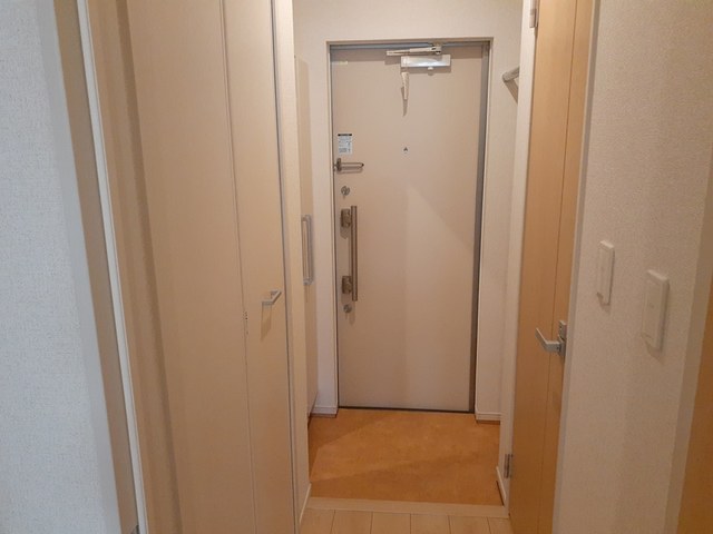 ミーテ　ジラソーレ 玄関