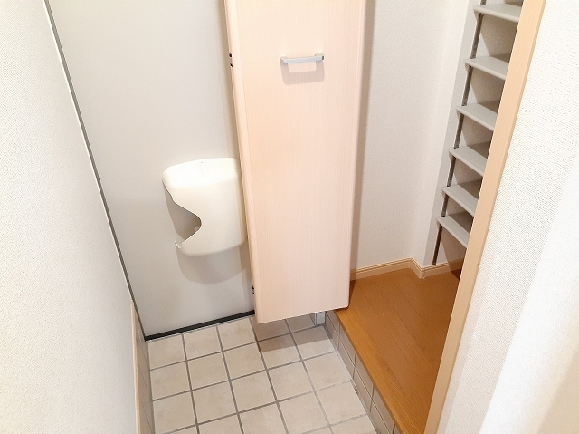 ハイツ東大手 玄関