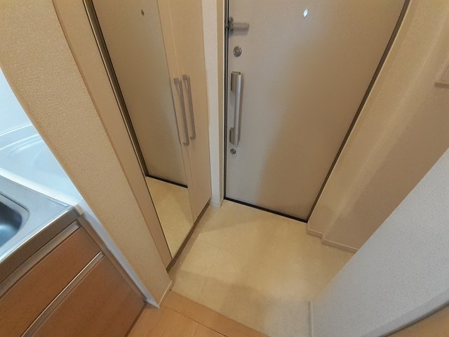 エクロジオン 玄関