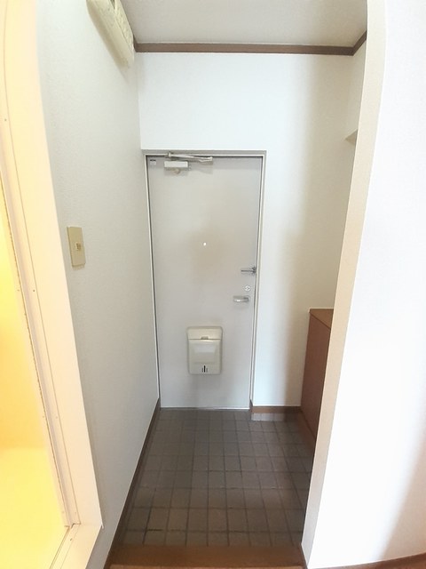 アベニールワン 玄関