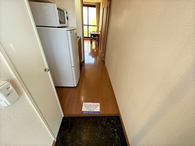 レオパレスＡｒｍａｎｄｉｉ 玄関