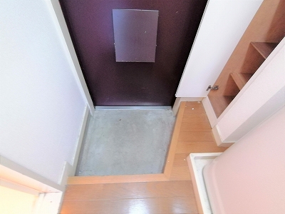 レオパレス白糸 玄関