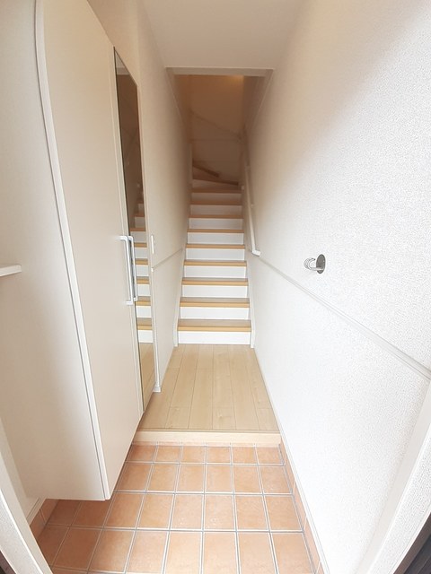 クレースト忠岡 玄関