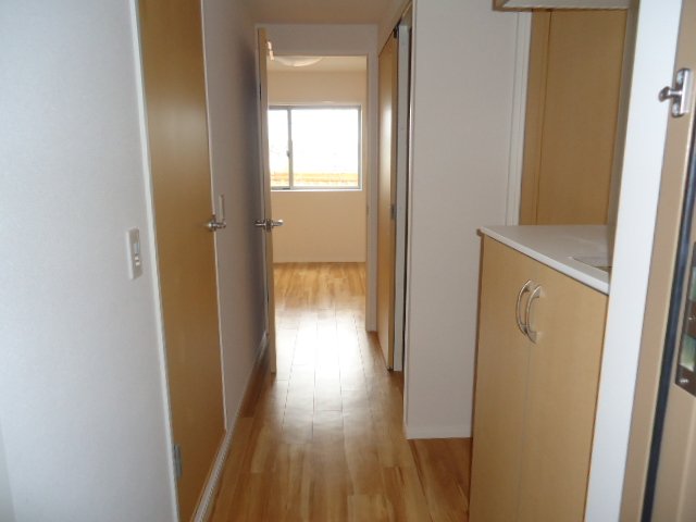 アヴァンス エバー 中三国ヶ丘 玄関