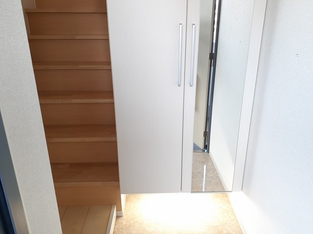 グゥテェ　ライゼ　Ｂ 玄関