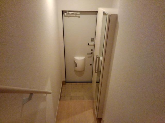 カーサ　彦 玄関