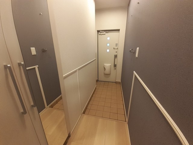 イーストビレッジ 玄関