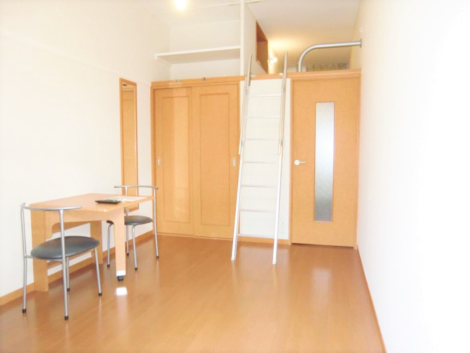 レオパレスパレス猪名寺Ⅲ リビング