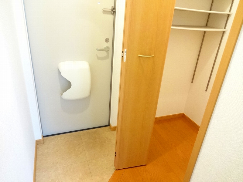 クレセント茨木 玄関