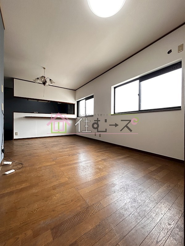 万代6丁目中古戸建 リビング