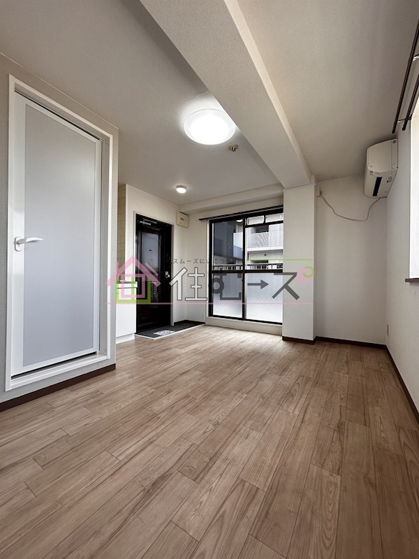 グランドハイツ万代東 リビング