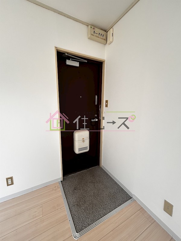 じんともす照が丘 玄関