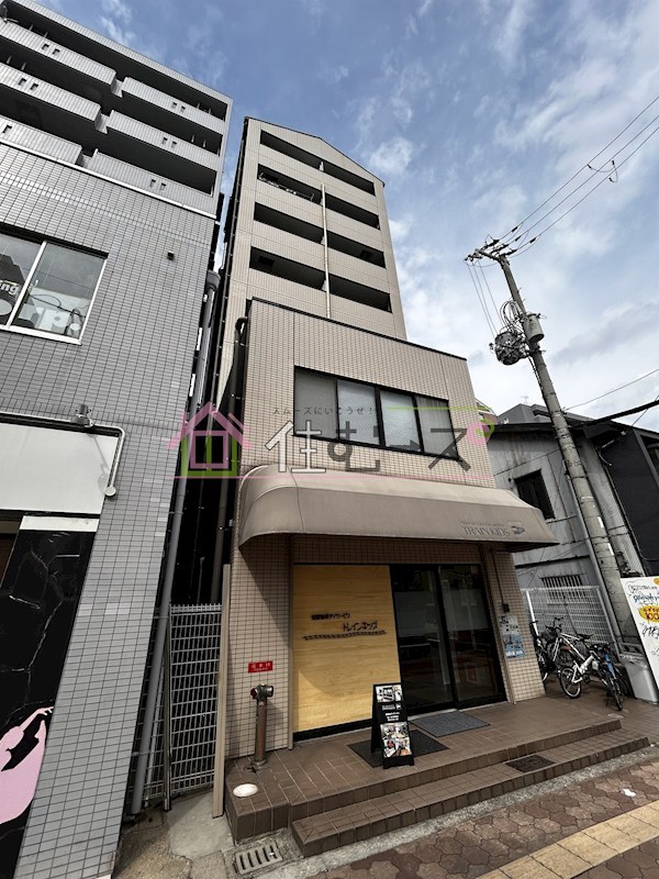 ロイヤルイースト 外観