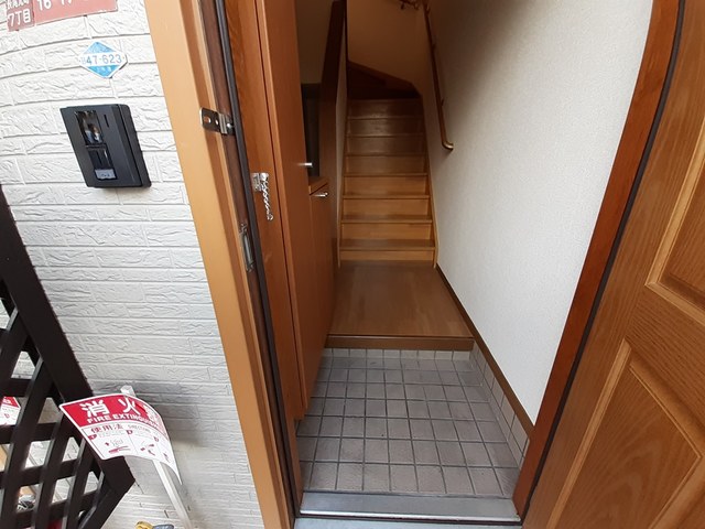 オリーブ長尾 玄関