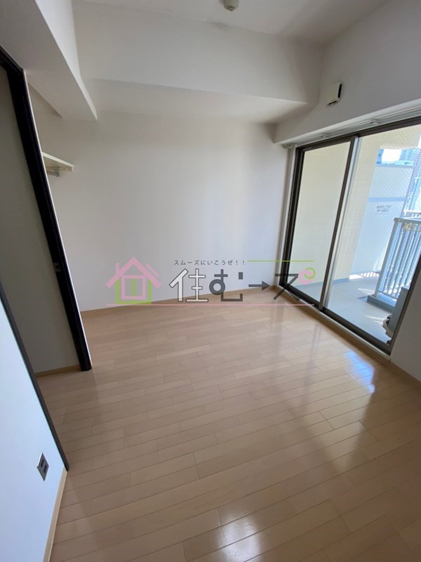 レジュールアッシュ谷町 リビング