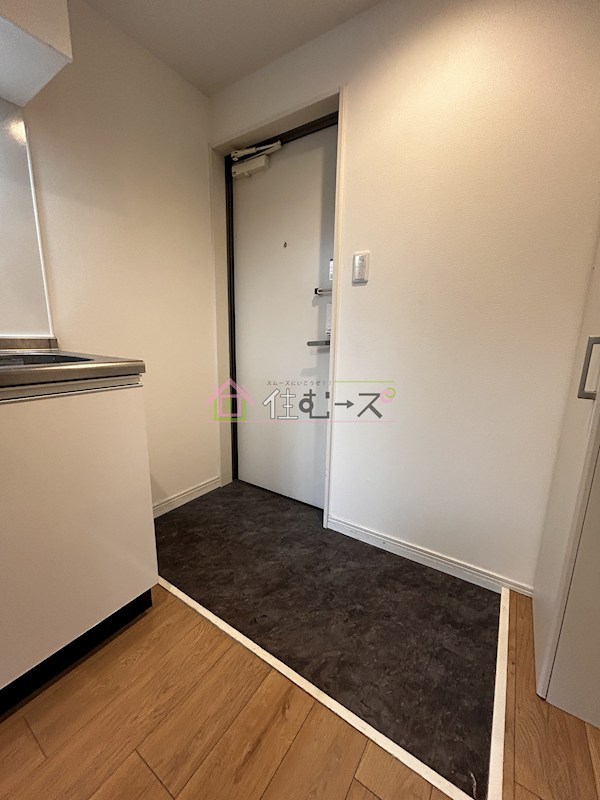 バズグロウ小路 玄関