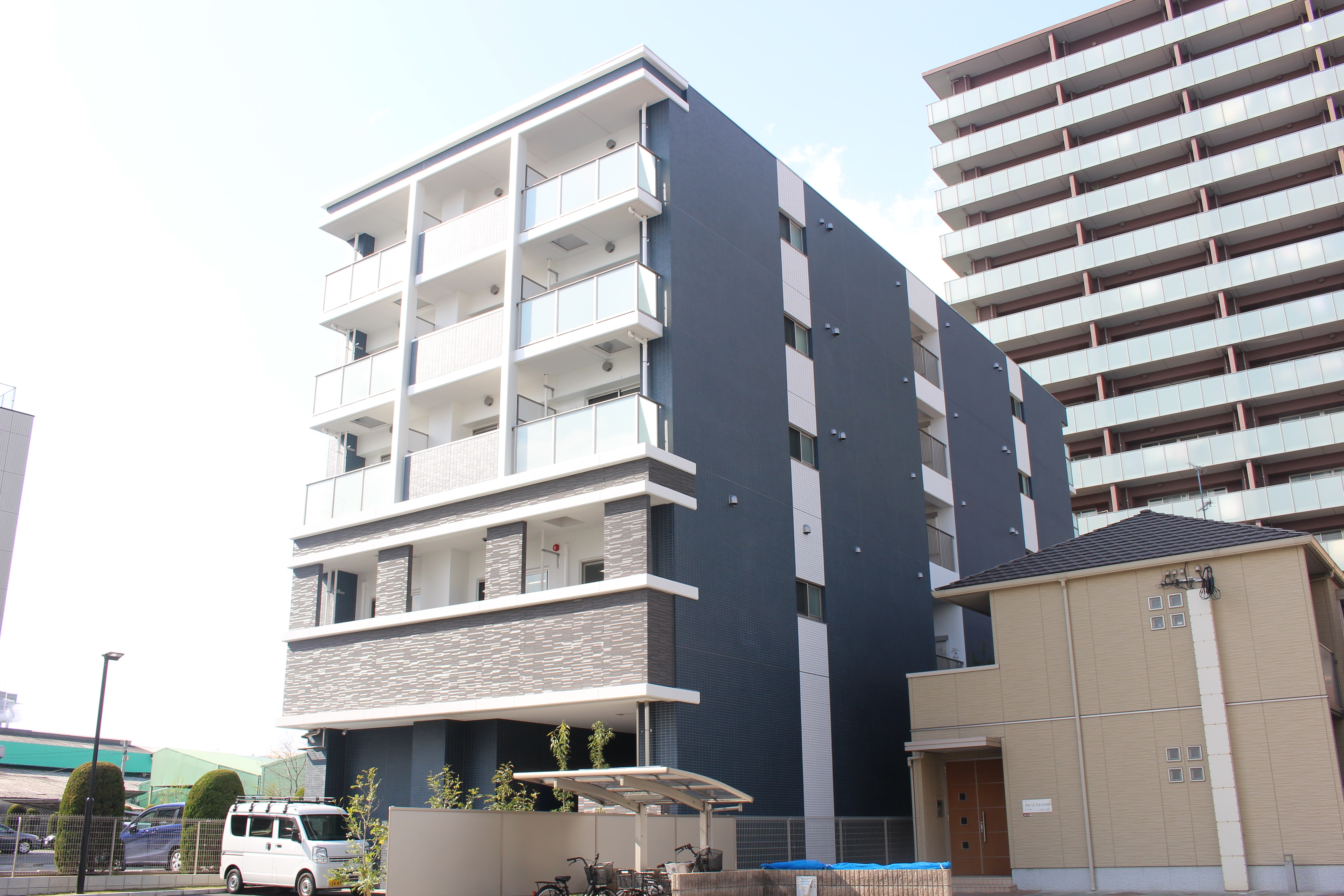 グランブルー高槻 外観