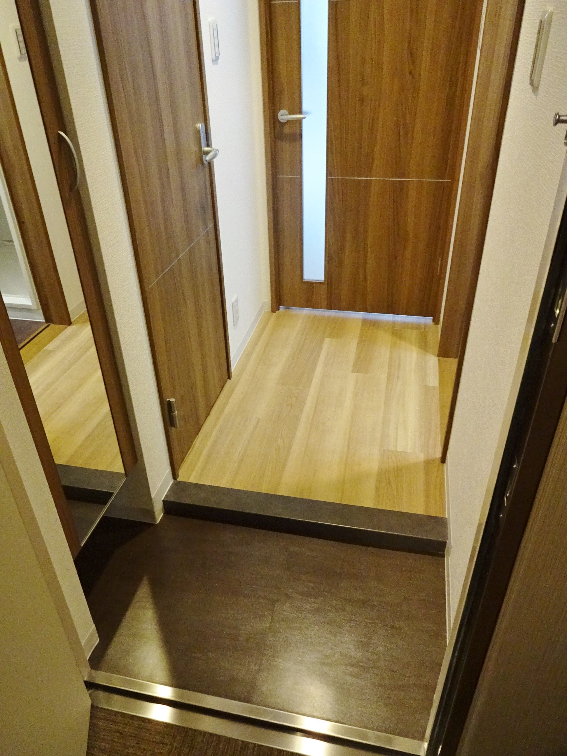 グランブルー高槻 玄関