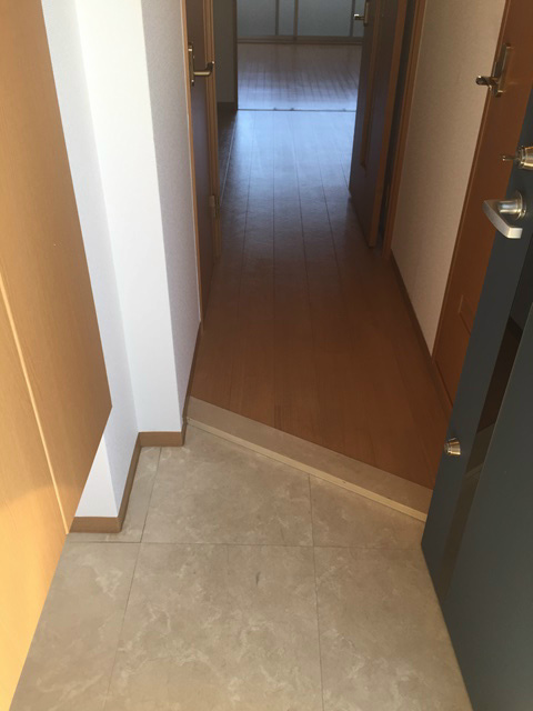 メゾンアズール 玄関