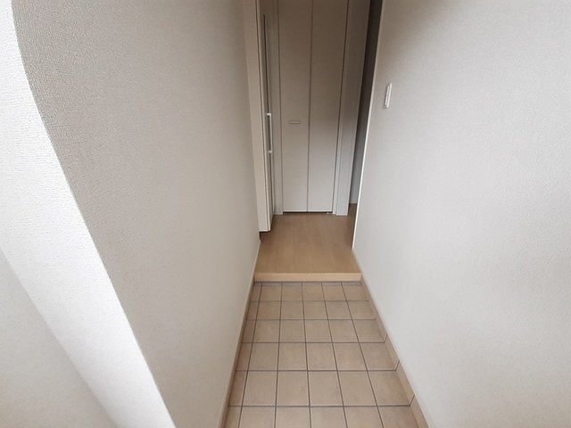 サン　プリュネ 玄関