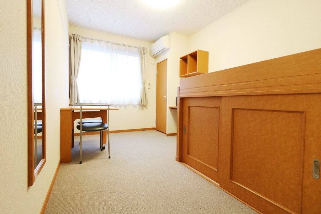 レオパレスリリー ベッドルーム