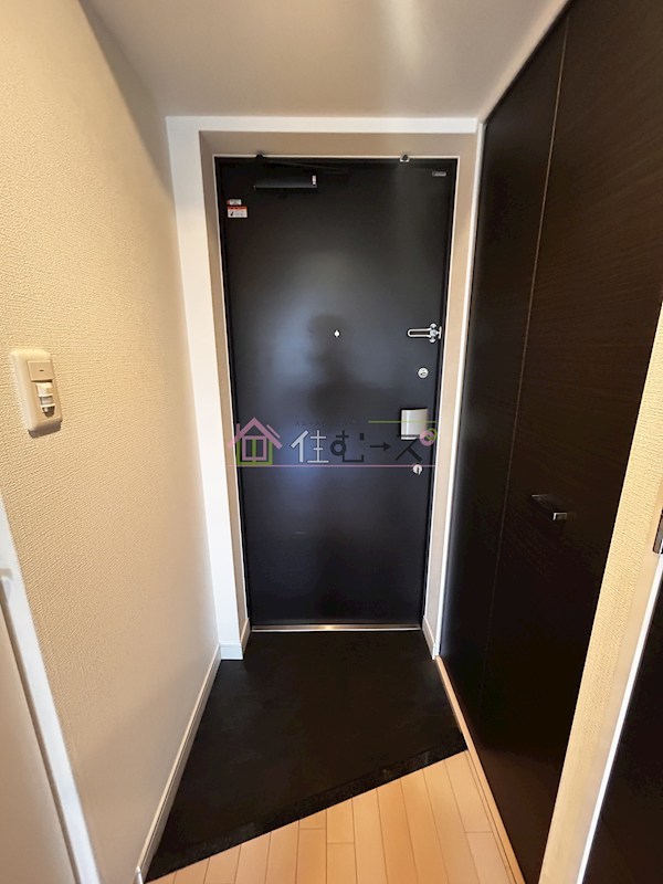 プレサンス新大阪クレスタ 玄関