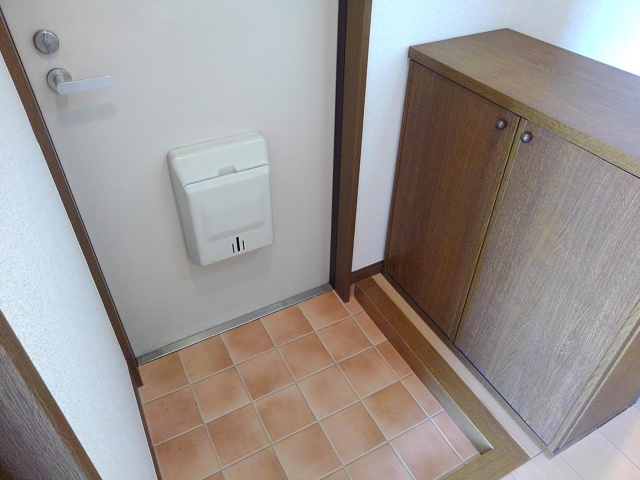 ヴィラウエスト 玄関