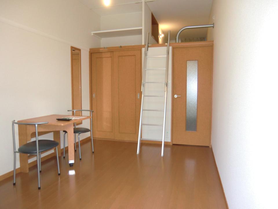 レオパレスアプライズ塚口 リビング