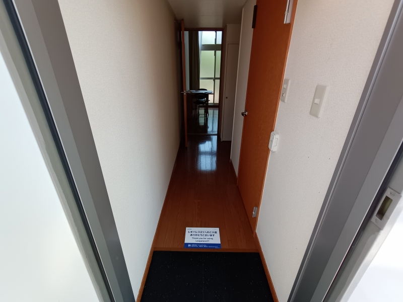 レオパレスエム・エム 玄関