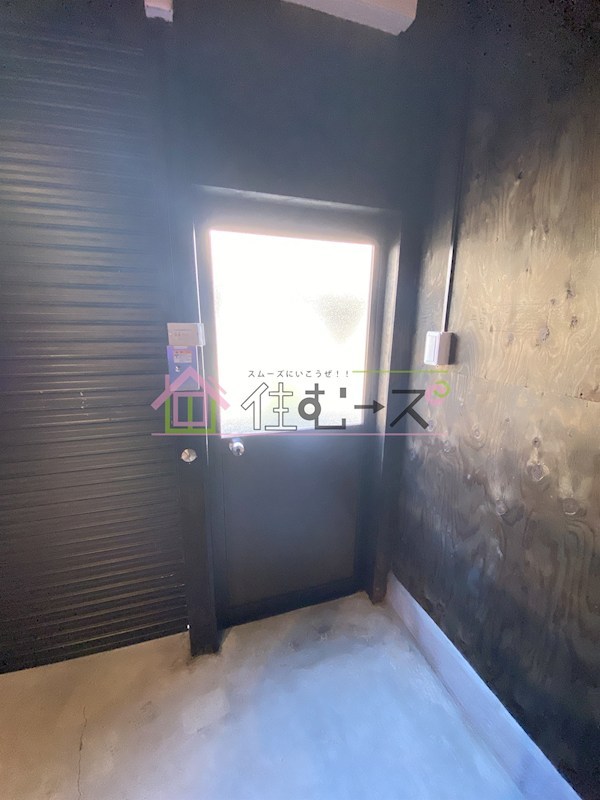 今川四丁目貸家 玄関
