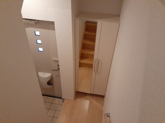 コート向田 玄関