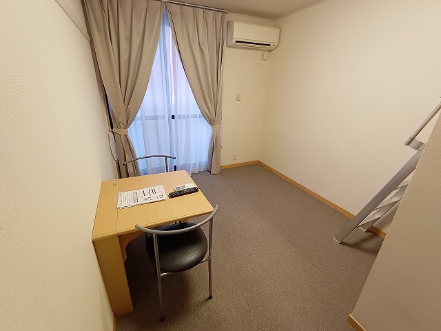 レオパレスラピスラズリ高井田 リビング