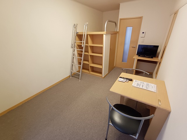 レオパレスラピスラズリ高井田 ベッドルーム