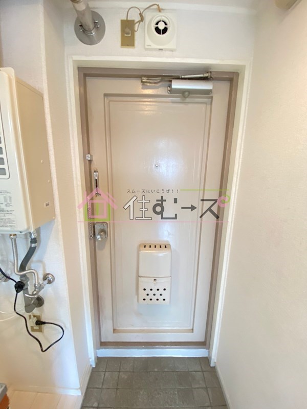 シャトルスギモト 玄関
